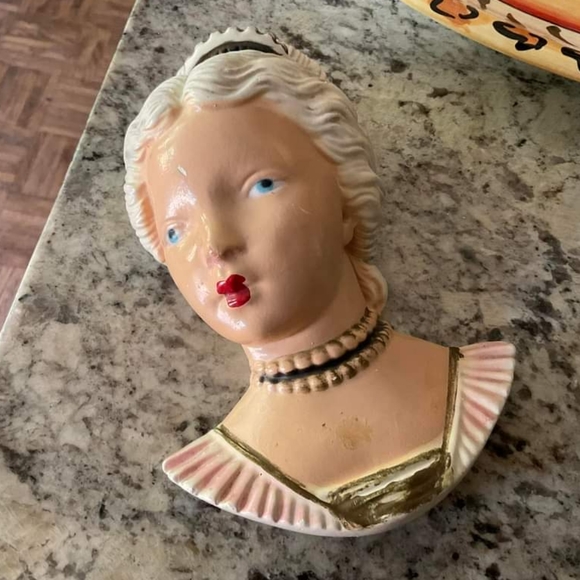 Other - Vintage chalkware bust wall hanging